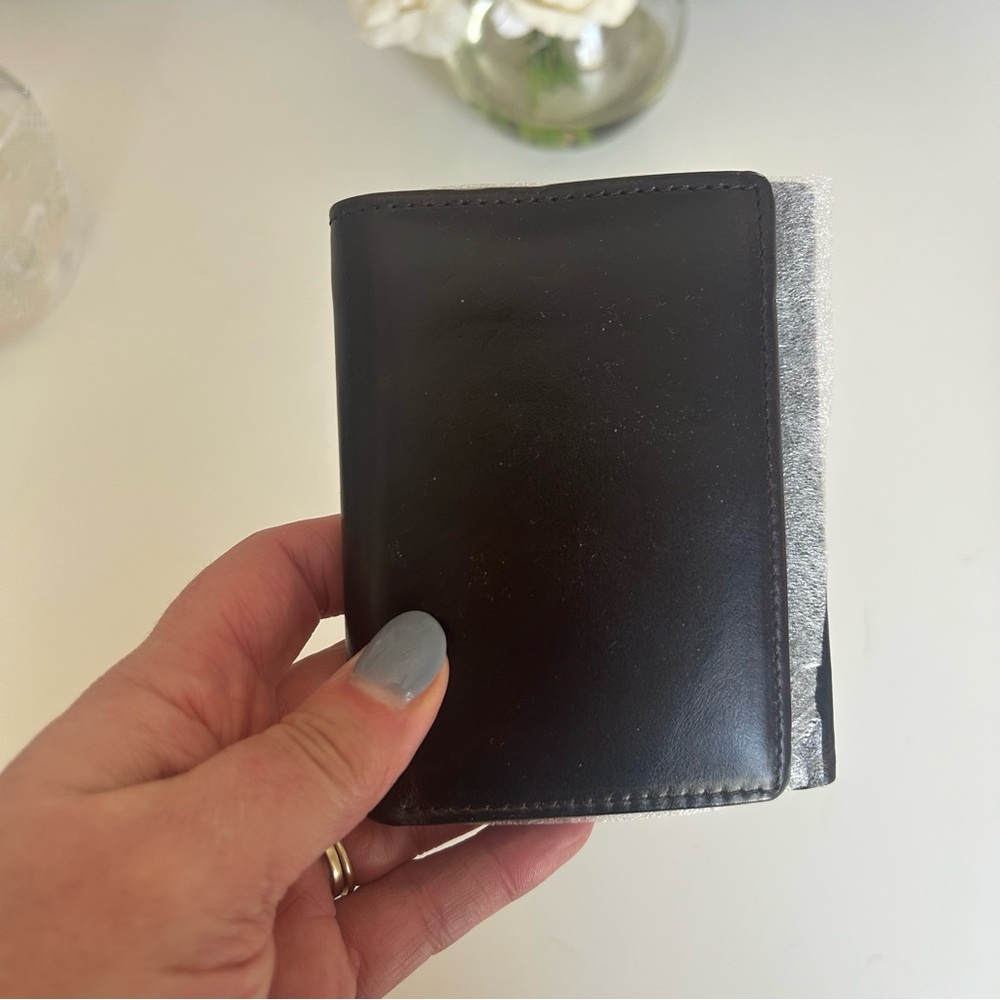 Men’s black leather tri fold wallet